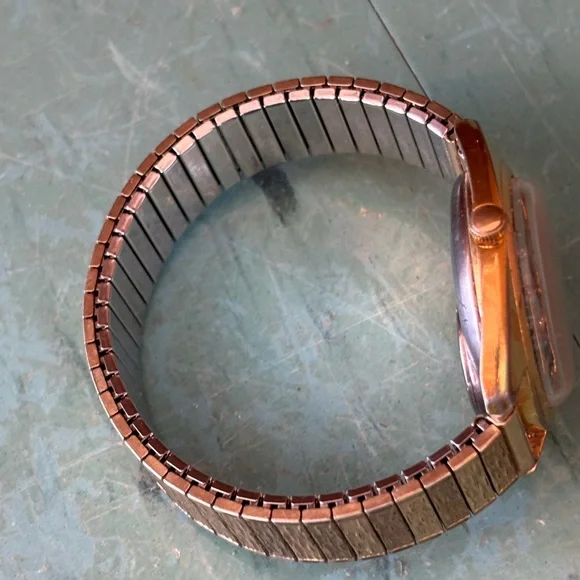 Vintage Timex 1970’s Q Quartz Men’s Watch – Brown Dial, Day-Date, Parts/Repair - Picture 4 of 6